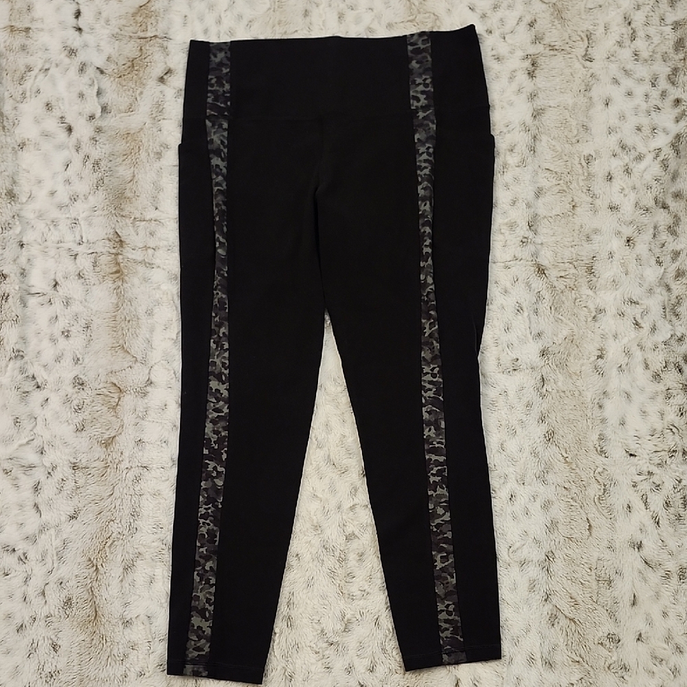 Athleta Black Crop Stretch Leggings Camo With SidePockets